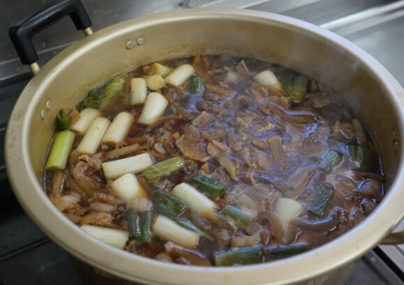 食べる・作る・技を継ぐ。猟友会直伝の「猪鍋」と、自由な木工で根羽村の里山を遊び尽くす